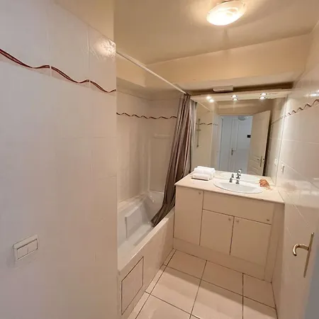 Apartament Spacieux T2 Avec Grande Terrasse A Saint-raphael, Proche Et Gare, Garage Inclus - Fr-1-226a-102 Saint-Raphaël