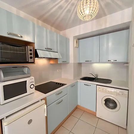 Spacieux T2 Avec Grande Terrasse A Saint-raphael, Proche Et Gare, Garage Inclus - Fr-1-226a-102 Apartament