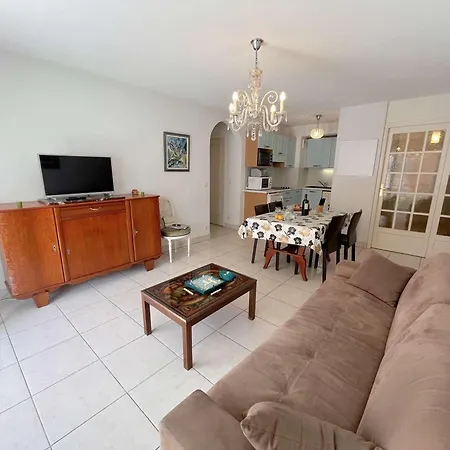 Spacieux T2 Avec Grande Terrasse A Saint-raphael, Proche Et Gare, Garage Inclus - Fr-1-226a-102 شقة Saint-Raphaël