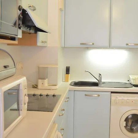 Appartement Spacieux T2 Avec Grande Terrasse A Saint-raphael, Proche Et Gare, Garage Inclus - Fr-1-226a-102