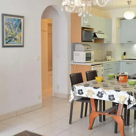 Spacieux T2 Avec Grande Terrasse A Saint-raphael, Proche Et Gare, Garage Inclus - Fr-1-226a-102 Apartament *