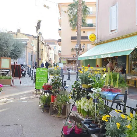 Apartament Spacieux T2 Avec Grande Terrasse A Saint-raphael, Proche Et Gare, Garage Inclus - Fr-1-226a-102 *